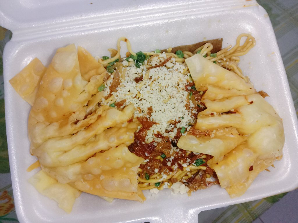 Mie pangsit goreng