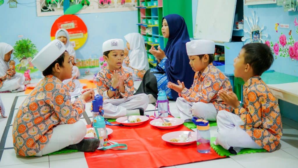 fokus pada pembentukan moral islami