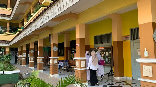 Pengawasan Sanitasi Sekolah Rutin Disiplin Menyeluruh