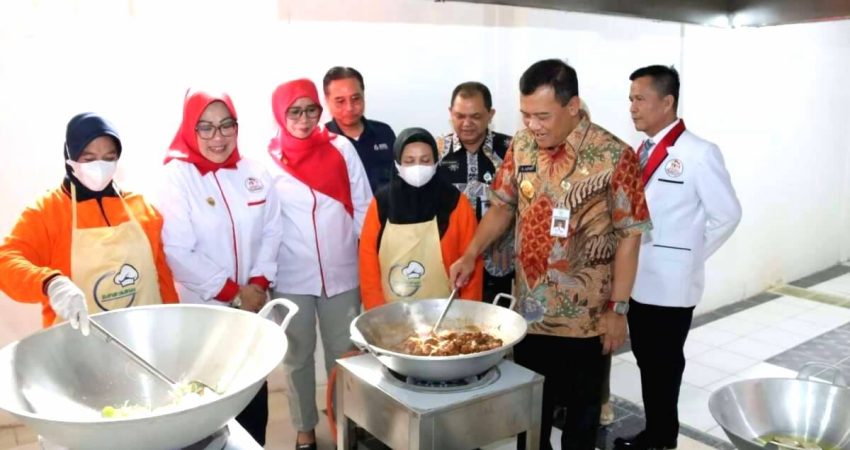 kontrol sanitasi dapur massal