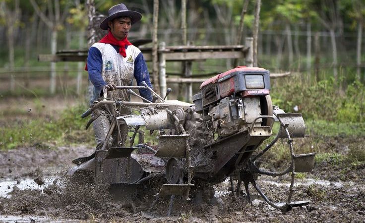 pengaruh kondisi tanah terhadap traksi traktor