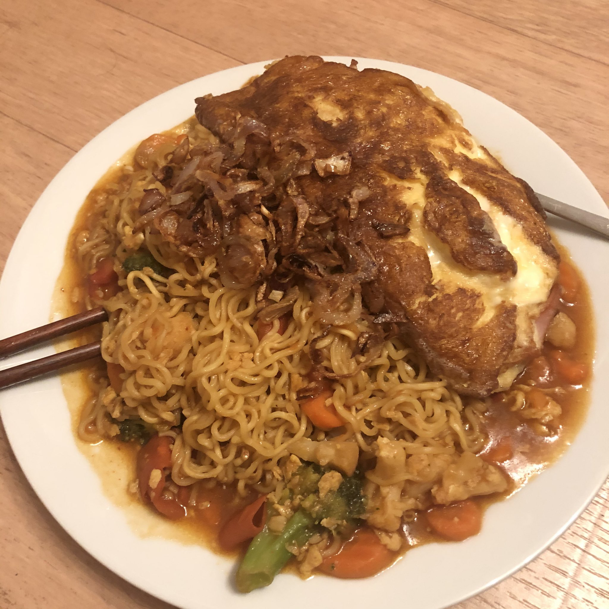 Mie Nyemek Mie Telor
