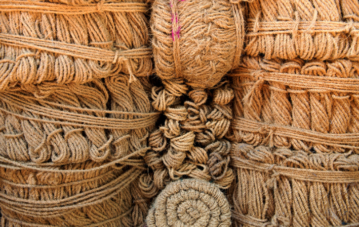 anyaman tradisional sabut kelapa